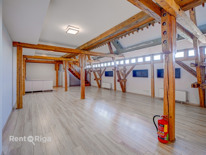 Объявление. Divu līmeņu biroja telpas prestižā vietā  Elizabetes ielā.  Šis birojs apvieno modernu dizainu ar Цена: 1309 EUR/мес. Foto #6