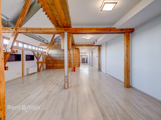 Объявление. Divu līmeņu biroja telpas prestižā vietā  Elizabetes ielā.  Šis birojs apvieno modernu dizainu ar Цена: 1309 EUR/мес. Foto #7