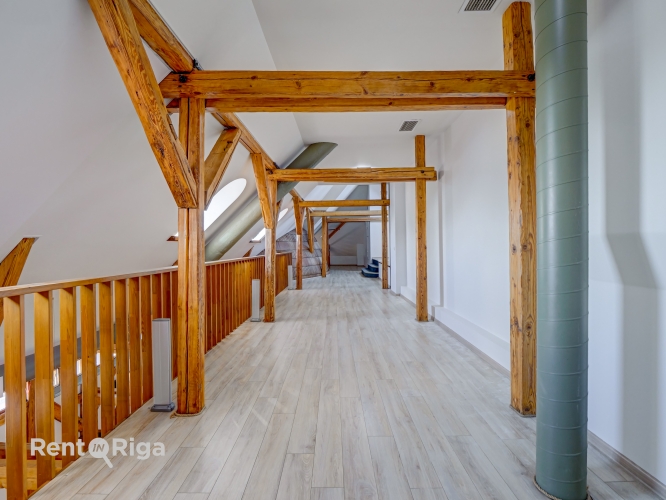 Объявление. Divu līmeņu biroja telpas prestižā vietā  Elizabetes ielā.  Šis birojs apvieno modernu dizainu ar Цена: 1309 EUR/мес. Foto #8