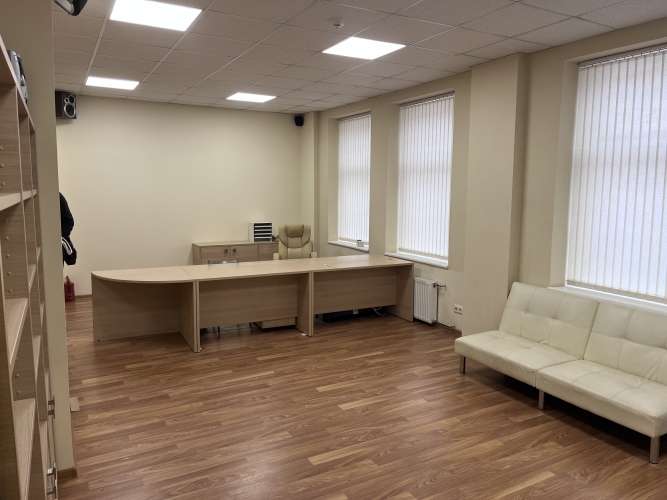 Sludinājumi. Iznomā biroju telpas.  Telpas var izmantot gan tirdzniecībai, gan biroja vajadzībām.  Telpu kopējā Cena: 500 EUR/mēn Foto #6