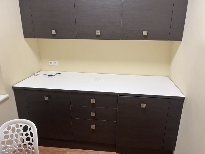 Sludinājumi. Iznomā biroju telpas.  Telpas var izmantot gan tirdzniecībai, gan biroja vajadzībām.  Telpu kopējā Cena: 500 EUR/mēn Foto #8