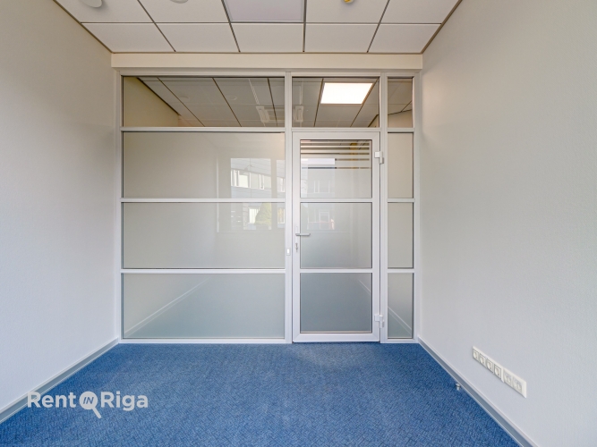 Sludinājumi. Biroja telpas ar bonusu - tiešo izeju uz terasi!  Jauns birojs mūsdienīgā biroju ēkā. Telpas ir Cena: 668 EUR/mēn Foto #4