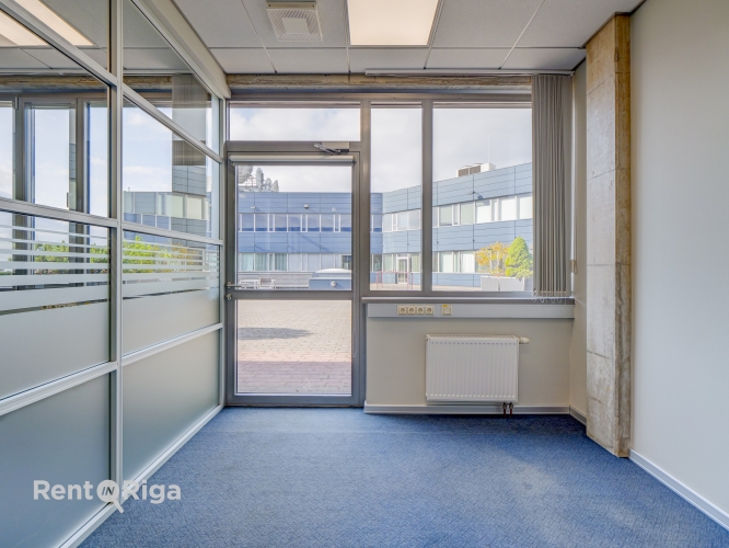 Sludinājumi. Biroja telpas ar bonusu - tiešo izeju uz terasi!  Jauns birojs mūsdienīgā biroju ēkā. Telpas ir Cena: 668 EUR/mēn Foto #6