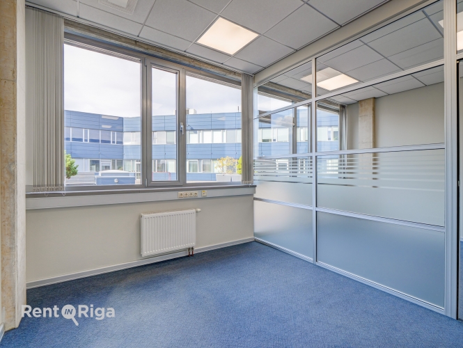Sludinājumi. Biroja telpas ar bonusu - tiešo izeju uz terasi!  Jauns birojs mūsdienīgā biroju ēkā. Telpas ir Cena: 668 EUR/mēn Foto #8