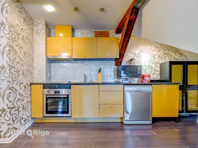 Sludinājumi. Izsmalcināts divlīmeņu dzīvoklis renovētā ēkā pašā Rīgas sirdī.   Tiešs skatu uz Brīvības Cena: 1100 EUR/mēn Foto #5