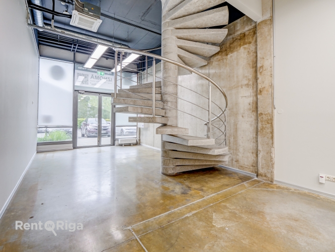 Sludinājumi. Tirdzniecības telpas pirmajā stāvā ar atsevišķu ieeju un ērtu piekļuvi piegādēm/klientiem.  Ieeja Cena: 490 EUR/mēn Foto #1