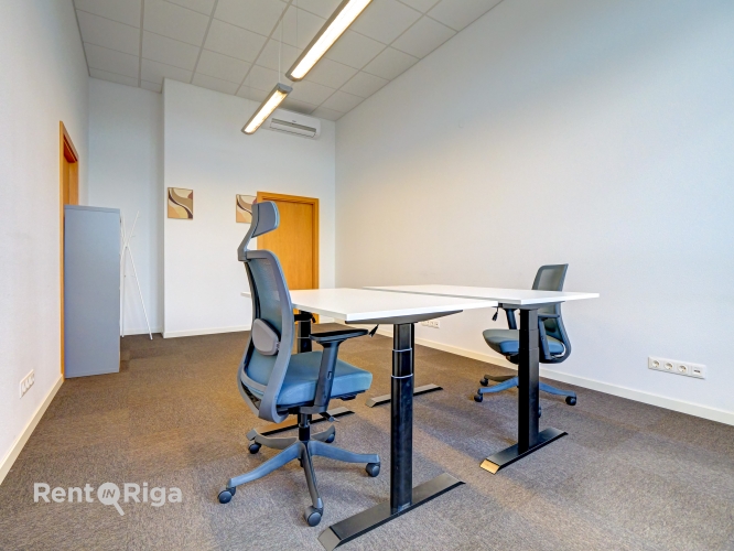 Sludinājumi. Kvalitatīvs, kompakta izmēra birojs renovētā ēkā  Ganību dambī 24D.  Birojs atrodas ēkas 6. stāvā, Cena: 171 EUR/mēn Foto #3