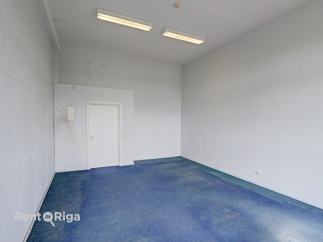 Sludinājumi. Kvalitatīvs, kompakta izmēra birojs renovētā ēkā  Ganību dambī 24D.  Birojs atrodas ēkas 7. stāvā, Cena: 190 EUR/mēn Foto #2