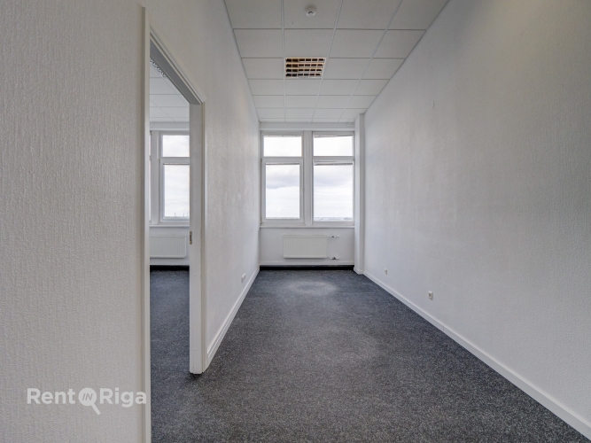 Sludinājumi. Kvalitatīvs, kompakta izmēra birojs renovētā ēkā  Ganību dambī 24D.  Birojs atrodas ēkas 7. stāvā, Cena: 232 EUR/mēn Foto #1