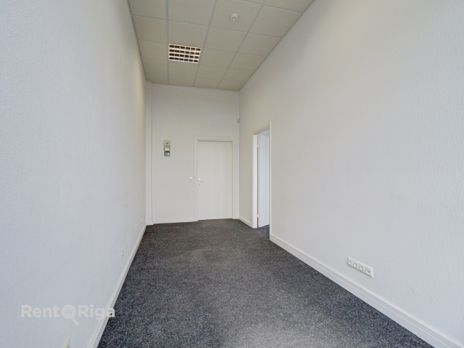 Sludinājumi. Kvalitatīvs, kompakta izmēra birojs renovētā ēkā  Ganību dambī 24D.  Birojs atrodas ēkas 7. stāvā, Cena: 232 EUR/mēn Foto #3