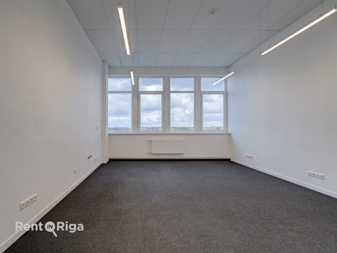 Sludinājumi. Kvalitatīvs, kompakta izmēra birojs renovētā ēkā - Ganību dambī 24D.  Birojs izvietots ēkas 8. Cena: 280 EUR/mēn Foto #1