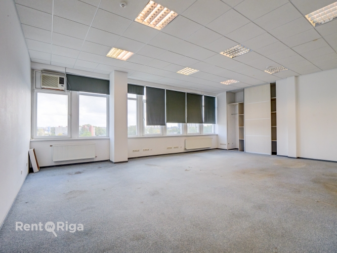 Sludinājumi. Kvalitatīvs, kompakta izmēra birojs renovētā ēkā  Ganību dambī 24D.  Birojs atrodas ēkas 5. stāvā, Cena: 288 EUR/mēn Foto #4