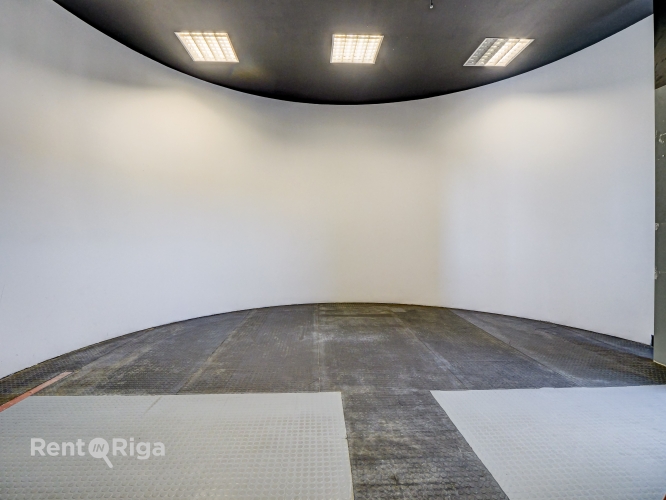 Sludinājumi. Kvalitatīvs, kompakta izmēra birojs renovētā ēkā - Ganību dambī 24D.  Birojs izvietots ēkas 5. Cena: 203 EUR/mēn Foto #2