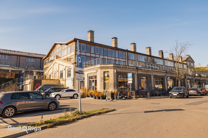 Sludinājumi. Telpas klubam vai birojam ar 70 kvm terasi.  Iepriekš telpās atradās klubs Soda, pirms tam Nemiers Cena: 2713 EUR/mēn Foto #1