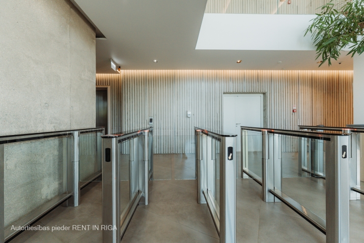 Sludinājumi. Biroja telpas biroju ēkas Place Eleven 13. stāvā.  Birojs tiks kosmētiski atsvaidzināts atbilstoši Cena: 2720 EUR/mēn Foto #2