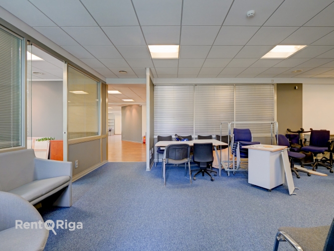 Sludinājumi. Birojs pie \'Dominas\'.  Ēka atrodas 2 kvartālu attālumā no tirdzniecibas centra \'Domina\'.  Gaišas, Cena: 2169 EUR/mēn Foto #5