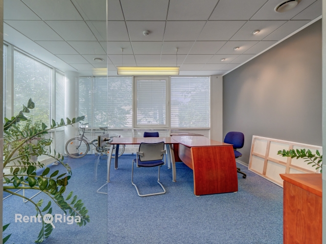 Sludinājumi. Birojs pie \'Dominas\'.  Ēka atrodas 2 kvartālu attālumā no tirdzniecibas centra \'Domina\'.  Gaišas, Cena: 2169 EUR/mēn Foto #3