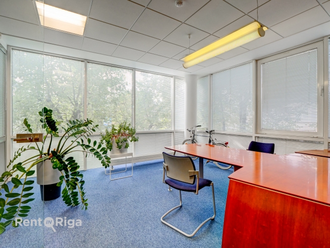 Sludinājumi. Pārdod biroja telpas pie \'Dominas\'.  Ēka atrodas 2 kvartālu attālumā no tirdzniecibas centra Cena: 307275 EUR Foto #2