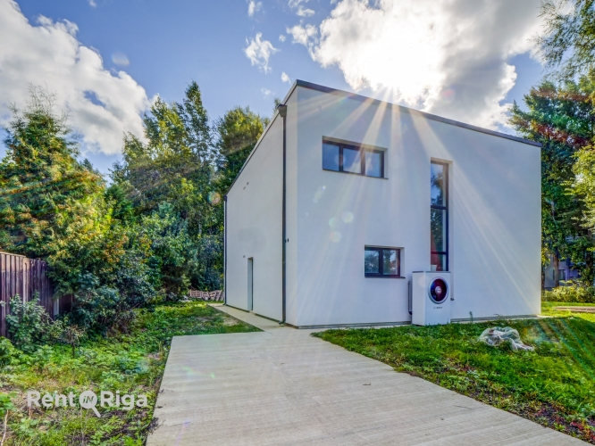 Sludinājumi. Namīpašums Jūrkalnes ielā, lieliska iespēja investīcijām!  Pārdod namīpašumu ar izcilu atrašanās Cena: 350000 EUR Foto #4