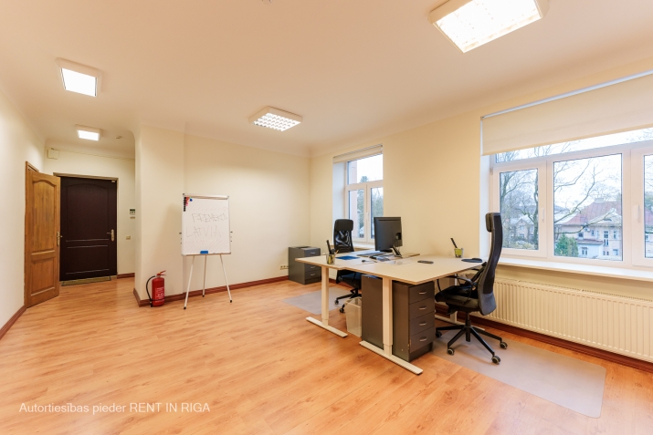 Объявление. Oфис в ухоженном офисном здании недалеко от ул. Калнциема  Обслуживание включено в арендную плату.  Цена: 599 EUR/мес. Foto #2