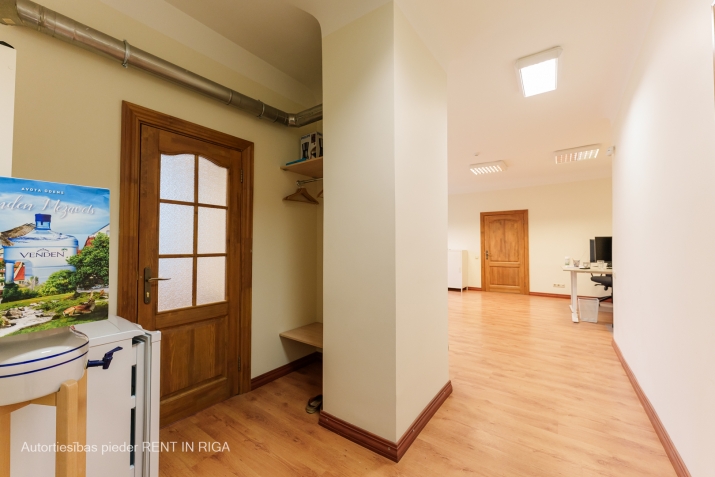 Объявление. Oфис в ухоженном офисном здании недалеко от ул. Калнциема  Обслуживание включено в арендную плату.  Цена: 599 EUR/мес. Foto #9