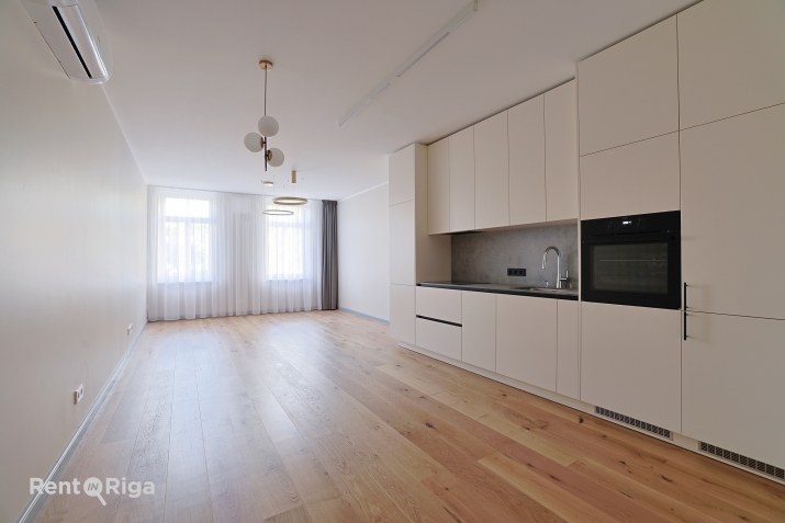 Sludinājumi. Funkcionāli pārdomāts un moderns dzīvoklis Rīgas vēsturiskajā centrā.  Piedāvājumā ir elegants 2 Cena: 830 EUR/mēn Foto #1