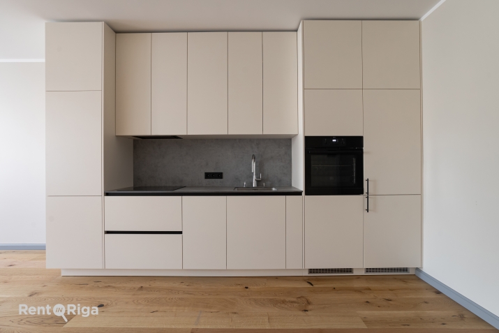 Sludinājumi. Funkcionāli pārdomāts un moderns dzīvoklis Rīgas vēsturiskajā centrā.  Piedāvājumā ir elegants 2 Cena: 830 EUR/mēn Foto #2