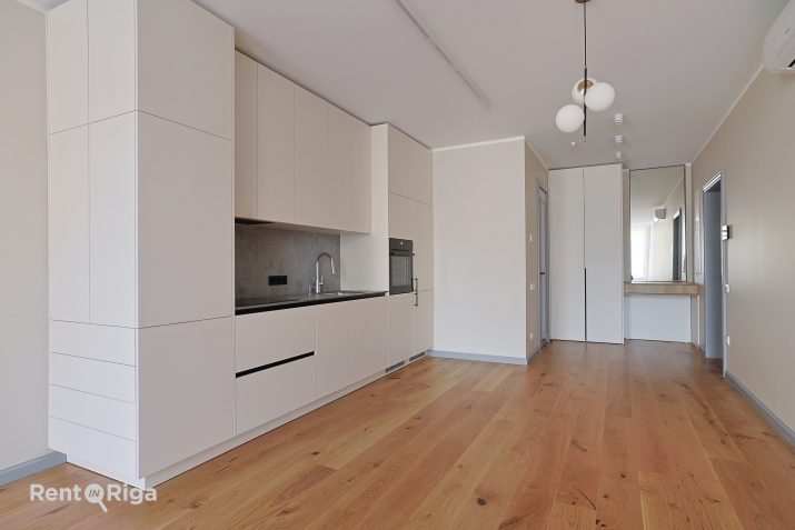 Sludinājumi. Funkcionāli pārdomāts un moderns dzīvoklis Rīgas vēsturiskajā centrā.  Piedāvājumā ir elegants 2 Cena: 830 EUR/mēn Foto #3