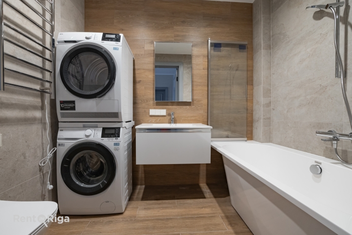 Sludinājumi. Funkcionāli pārdomāts un moderns dzīvoklis Rīgas vēsturiskajā centrā.  Piedāvājumā ir elegants 2 Cena: 830 EUR/mēn Foto #9