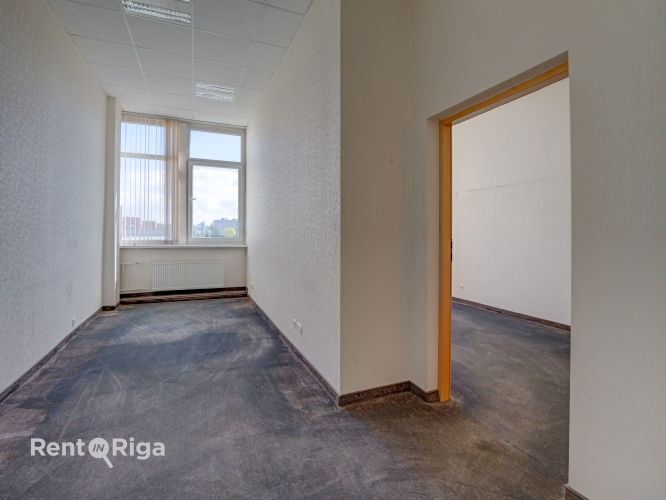 Sludinājumi. Kvalitatīvs, kompakta izmēra birojs renovētā ēkā  Ganību dambī 24D.  Birojs atrodas ēkas 3. stāvā, Cena: 152 EUR/mēn Foto #7