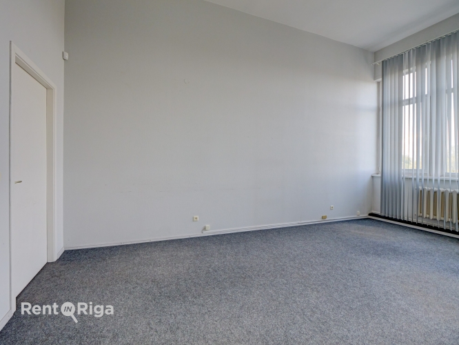 Sludinājumi. Kvalitatīvs, kompakta izmēra birojs renovētā ēkā  Ganību dambī 24D.  Birojs atrodas ēkas 4. stāvā, Cena: 203 EUR/mēn Foto #7