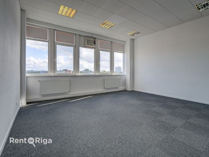 Sludinājumi. Kvalitatīvs, kompakta izmēra birojs renovētā ēkā  Ganību dambī 24D.  Birojs atrodas ēkas 5. stāvā, Cena: 132 EUR/mēn Foto #4