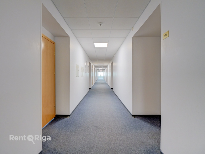 Sludinājumi. Kvalitatīvs, kompakta izmēra birojs renovētā ēkā  Ganību dambī 24D.  Birojs atrodas ēkas 5. stāvā, Cena: 190 EUR/mēn Foto #3