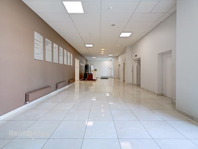 Sludinājumi. Kvalitatīvs, kompakta izmēra birojs renovētā ēkā  Ganību dambī 24D.  Birojs atrodas ēkas 5. stāvā, Cena: 190 EUR/mēn Foto #6