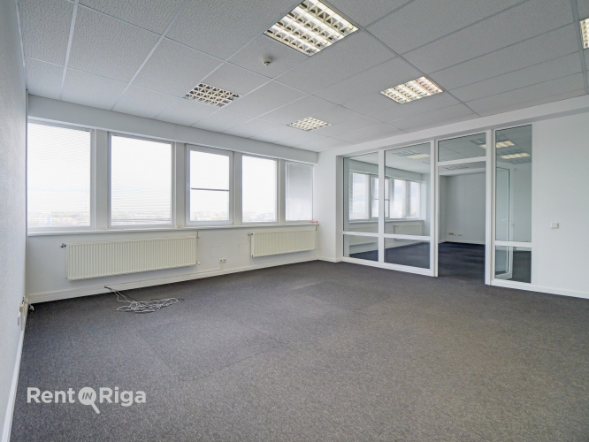Sludinājumi. Nomai pieejams kvalitatīvs, plaša izmēra birojs renovētā ēkā - Ganību dambī 24D.  Birojs atrodas Cena: 1975 EUR/mēn Foto #8