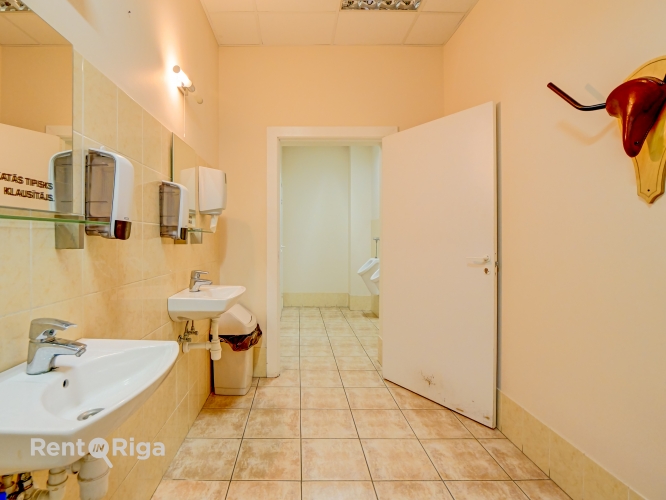 Sludinājumi. Nomai pieejams kvalitatīvs, plaša izmēra birojs renovētā ēkā - Ganību dambī 24D.  Birojs atrodas Cena: 3861 EUR/mēn Foto #6