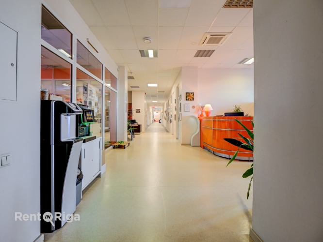 Sludinājumi. Nomai pieejams kvalitatīvs, plaša izmēra birojs renovētā ēkā - Ganību dambī 24D.  Birojs atrodas Cena: 3861 EUR/mēn Foto #2