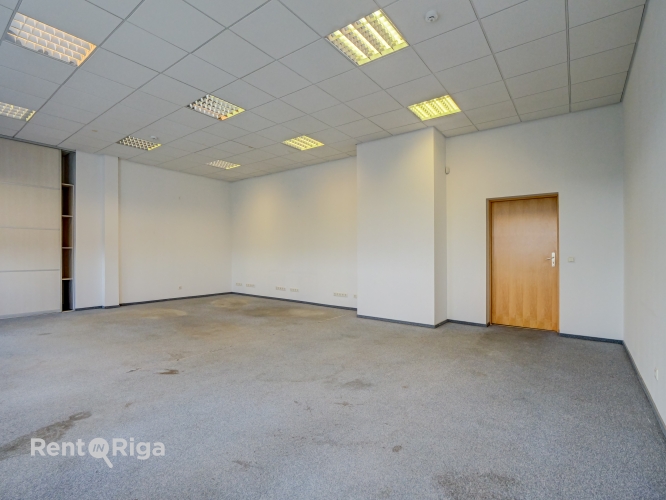 Sludinājumi. Kvalitatīvs, kompakta izmēra birojs renovētā ēkā  Ganību dambī 24D.  Birojs atrodas ēkas 5. stāvā, Cena: 208 EUR/mēn Foto #6