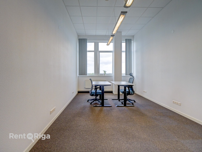 Sludinājumi. Kvalitatīvs, kompakta izmēra birojs renovētā ēkā  Ganību dambī 24D.  Birojs atrodas ēkas 6. stāvā, Cena: 128 EUR/mēn Foto #1