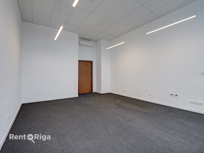 Sludinājumi. Kvalitatīvs, kompakta izmēra birojs renovētā ēkā - Ganību dambī 24D.  Birojs izvietots ēkas 8. Cena: 200 EUR/mēn Foto #2