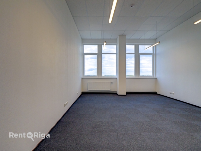 Sludinājumi. Kvalitatīvs, kompakta izmēra birojs renovētā ēkā - Ganību dambī 24D.  Birojs izvietots ēkas 8. Cena: 221 EUR/mēn Foto #1