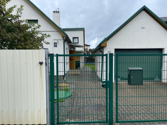 Sludinājumi. Piedāvājumā plaša un daudzfunkcionāla māja Ogrē ar divām atsevišķām ieejām.  Mājas plānojums: 1. Cena: 255000 EUR Foto #2