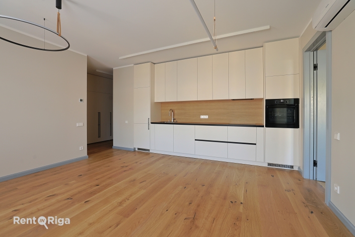 Sludinājumi. Funkcionāli pārdomāts un moderns dzīvoklis Rīgas vēsturiskajā centrā.  Piedāvājumā ir elegants 2 Cena: 800 EUR/mēn Foto #2