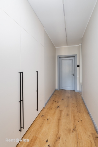 Sludinājumi. Funkcionāli pārdomāts un moderns dzīvoklis Rīgas vēsturiskajā centrā.  Piedāvājumā ir elegants 2 Cena: 800 EUR/mēn Foto #9