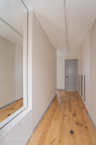 Sludinājumi. Funkcionāli pārdomāts un moderns dzīvoklis Rīgas vēsturiskajā centrā.  Piedāvājumā ir elegants 2 Cena: 800 EUR/mēn Foto #8