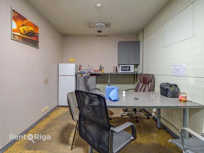 Sludinājumi. Telpas piemērotas autoservisa vajadzībām Pļavniekos  Piedāvājumā nomai telpas ar lielisku Cena: 3000 EUR/mēn Foto #8