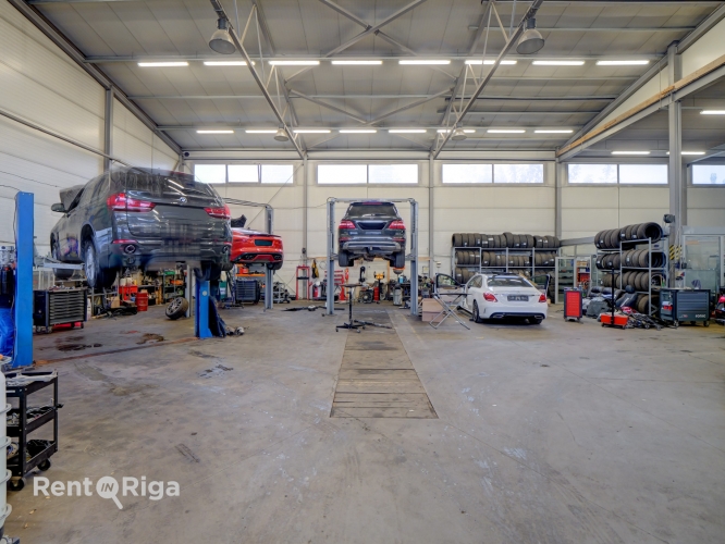 Sludinājumi. Telpas piemērotas autoservisa vajadzībām Pļavniekos  Piedāvājumā nomai telpas ar lielisku Cena: 3000 EUR/mēn Foto #1