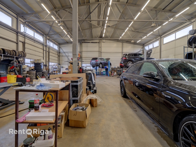 Sludinājumi. Telpas piemērotas autoservisa vajadzībām Pļavniekos  Piedāvājumā nomai telpas ar lielisku Cena: 3000 EUR/mēn Foto #2
