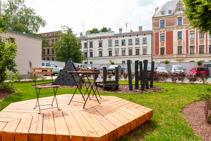 Sludinājumi. Pārdod neremontētu 3 istabu dzīvokli renovētā koka mājā ar logiem uz dienvidu pusi.  Īpašums Cena: 134275 EUR Foto #6