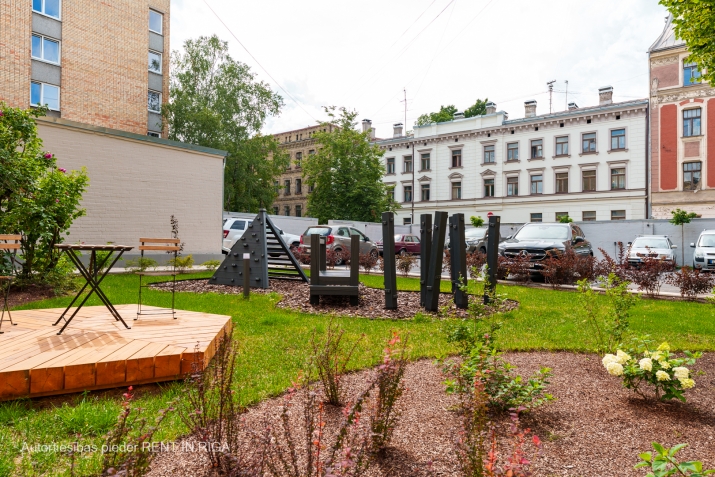 Sludinājumi. Pārdod neremontētu 3 istabu dzīvokli renovētā koka mājā ar logiem uz dienvidu pusi.  Īpašums Cena: 134275 EUR Foto #7